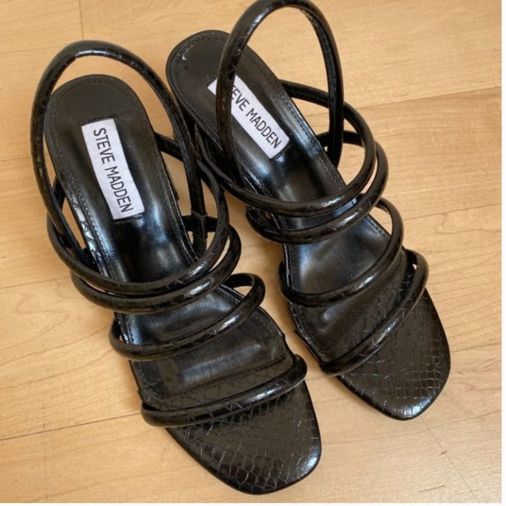 Steve Madden NEW Strappy sandal block heel Black